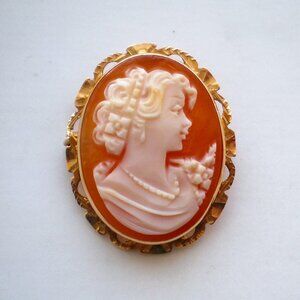 Vintage European Italy 14K Yellow Gold Carved Shell Cameo Brooch Pin Pendant